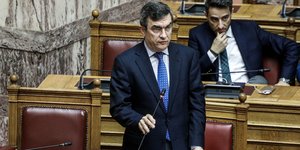 Ο Λευτέρης Οικονόμου στη βουλή