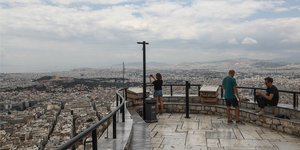 Κόσμος στον Λυκαβηττό