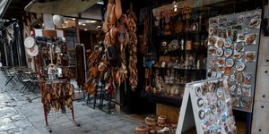 καταστημα με τουριστικα