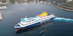 Χίος: Εντυπωσιακή μανούβρα του Blue Star Chios στο λιμάνι Μεστών