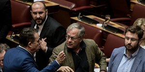 Τζανακόπουλος, Μάρκου και Ζαχαριάδης στη Βουλή