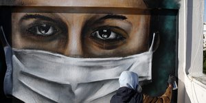 Γκράφιτι με μάσκα για τον κορωνοϊό