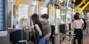 Νέα μέτρα για να περιοριστεί η διασπορά του ιού