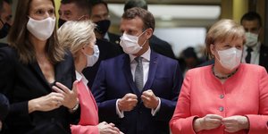 Μέρκελ Μακρόν Φον ντερ Λάιεν με μάσκες στη Σύνοδο Κορυφής