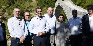 Στο Γεφύρι της Πλάκας ο Κυριάκος Μητσοτάκης