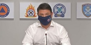 Ο υφυπουργός Πολιτικής Προστασίας Νίκος Χαρδαλιάς με μάσκα