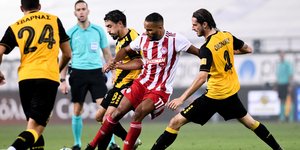 Φάση από τον χθεσινό (19/07) αγώνα Ολυμπιακού-ΑΕΚ