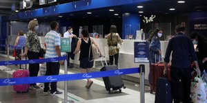 αεροδρομιο μπλε κορδελες