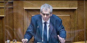 Ο Δημήτρης Παπαγγελόπουλος μιλά στην Βουλή