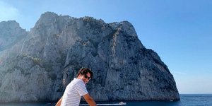 Ο Χριστόφορος Παπακαλιάτης κάνει διακοπές στους Παξούς