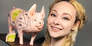 Pastry chef με κέικ γουρούνι