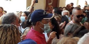 Τεράστιος συνωστισμός για ένα εισιτήριο