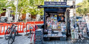 περιπτερο εφημεριδες ποδηλατο