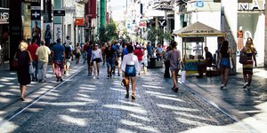 Πεζοί στην Ερμού