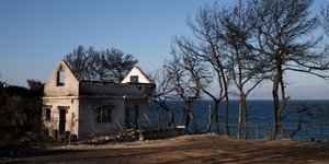 Κατεστραμμένο σπίτι από την πυρκαγιά στο Μάτι