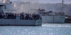 Πλοίο με μετανάστες στην Ιταλία