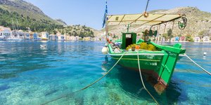 Πράσινη βάρκα στο Καστελόριζο