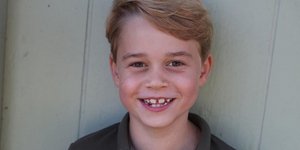 Ο πρίγκιπας Τζορτζ χαμογελάει