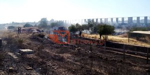 Φωτιά στους Αγίους Θεοδώρους: Διακόπηκαν τα δρομολόγια του Προαστιακού