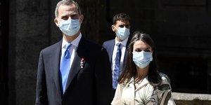 βασίλισσα Λετίθια με φόρεμα