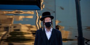 Ραβίνος με μάσκα για κορωνοϊό