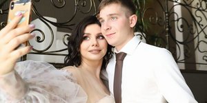 Ο γάμος της 35χρονης Ρωσίδας influencer με τον θετό της γιο