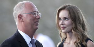 Ο Ρώσος δισεκατομμυριούχος Κιρίλ Ντμιτρίεβ με την σύζυγό του, Ναταλία Πόποβα