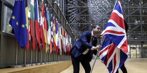 Αφαίρεση σημαίας της Βρετανίας από την ΕΕ