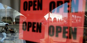 Η Καλιφόρνια κλείνει μπαρ, εστιατόρια για 3 εβδομάδες, μετά την έξαρση κρουσμάτων κορονοϊού