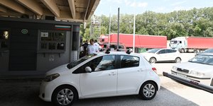 Αυτοκίνητα στα σύνορα της Ελλάδας στο Προμαχώνα