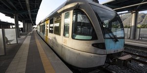 Συρμός του Προαστιακού σιδηρόδρομου στον σταθμό Αιγίου