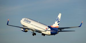 Αεροσκάφος απογειώνεται από αεροδρόμιο της Γερμανίας