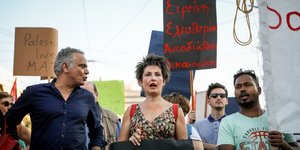 Πάνος Λάμπρου και Αννέτα Καββαδία στην πορεία