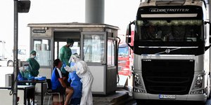 Έλεγχοι του ΕΟΔΥ κατά την άφιξη των πρώτων τουριστών στο λιμάνι της Πάτρας