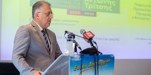 Ο Τάκης Θεοδωρικάκος σε ομιλία