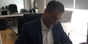 Ο Υπουργός Τουρισμού Χάρης Θεοχάρης, υπογράφει το μνημόνιο συνεργασίας