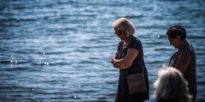 Τρισάγιο στην μνήμη των 102 νεκρών της φονικής πυρκαγιάς στο Μάτι το 2018