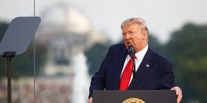 Ο Ντόναλντ Τραμπ μιλάει την ημέρα της Ανεξαρτησίας των ΗΠΑ