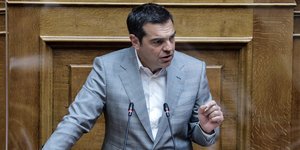 Τσίπρας στο βήμα της Ολομέλειας