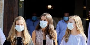 η βασίλισσα Λετίθια με τις κόρες της