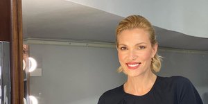 Η Βίκυ Καγιά με μαύρο τοπ