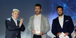 Βράβευση σε γιορτή λιανεμπορίου