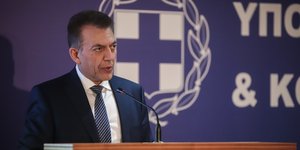 Ο Γιάννης Βρούτσης σε ομιλία του