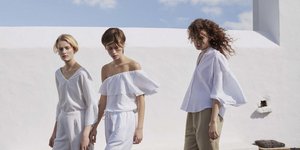 γυναίκες με λευκά ρούχα Oysho