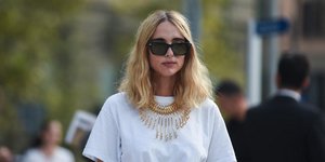 γυναίκα με κόσμημα 