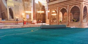 Εστρωσαν τιρκουάζ χαλιά εντός της Αγίας Σοφίας