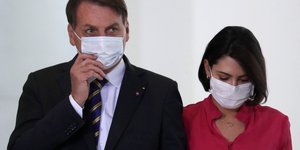 Βραζιλία: Η σύζυγος του Μπολσονάρου και ένας υπουργός βρέθηκαν θετικοί στον κορωνοϊό 