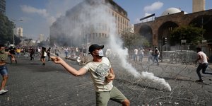 Διαδηλωτής στο κέντρο της Βηρυτού