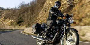 Με ρετρό γραμμές το Benelli Imperiale 400