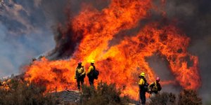 1.360 πυροσβέστες προσπαθούν να θέσουν υπό έλεγχο την πυρκαγιά στην Καλιφόρνια